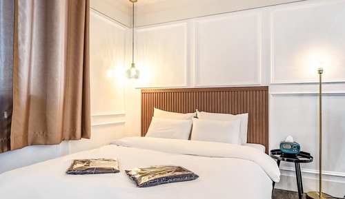 Room (VIP (Netflix Wave TVing YouTube avail)