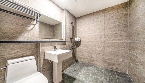 Room (Premium 2pc (Netflix Wave TVing YouTu)