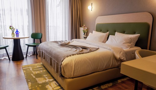 Comfort Studio, 1 King Bed, Balcony