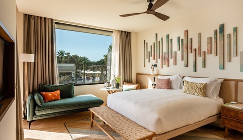 Room, 1 King Bed, Balcony (Resort Garden View)