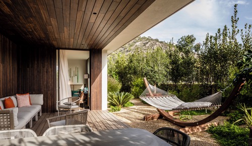 Room, 1 King Bed (Private Garden)