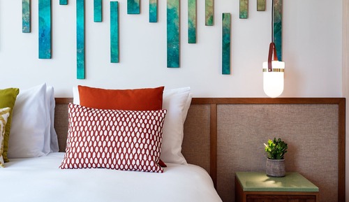 Room (Upgraded Essential)