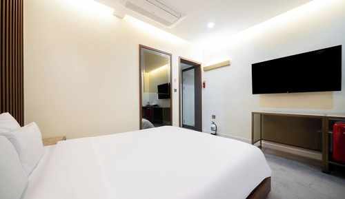 Superior Room (No Breakfast provided on Mondays)