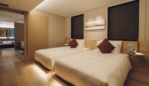 Room, 2 Bedrooms, No Windows, Annex Building