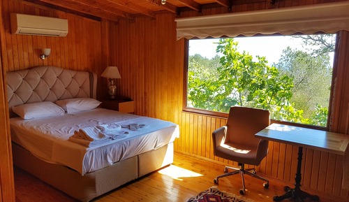 Deniz Manzarali Suit Bungalow