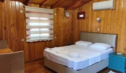 Bungalow with Fireplace