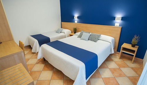 Family Room - 5 People