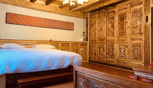 Executive Suite (Bao Luo)