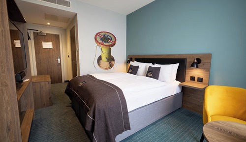 Standard Room, 1 Queen Bed