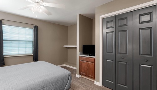 Suite, 1 Bedroom, Accessible, Non Smoking (Mobility, Roll-In Shower)