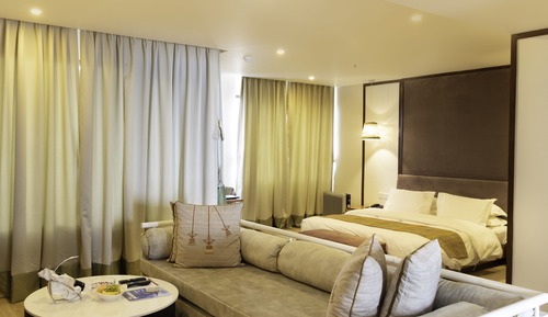 Luxury Suite, Balcony, Mountain View