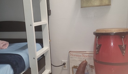 Private Room, 1 Top/Bottom Bunk Twin Beds, Shared Bathroom