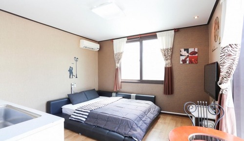 Room (Building B Room 203 (Bed Room) Pet Al)