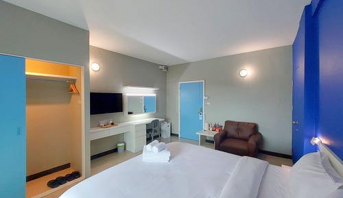 Family Room, Connecting Rooms