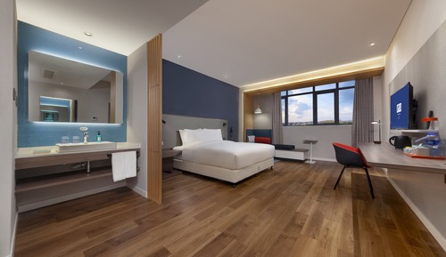 Standard Room, 1 King Bed, Garden View