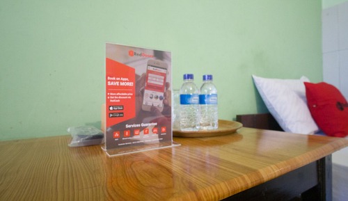 Double Room (RedDoorz)