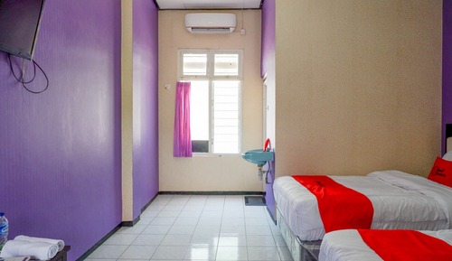 Deluxe Room (RedDoorz)