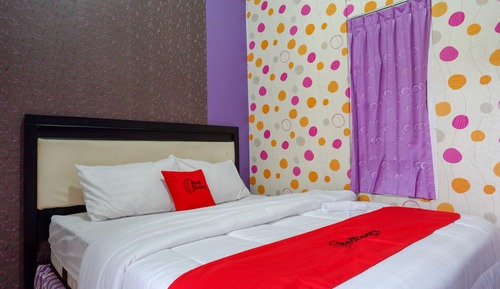 Double Room (RedDoorz)