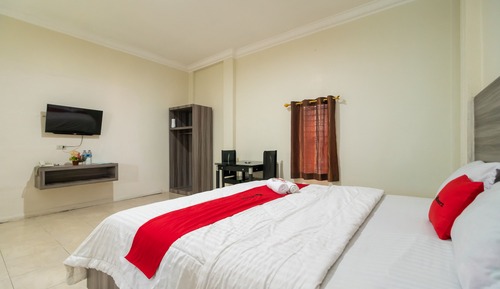 Premium Room (RedDoorz)