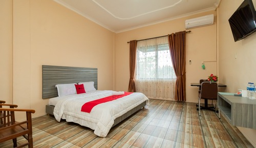 Family Room (RedDoorz)