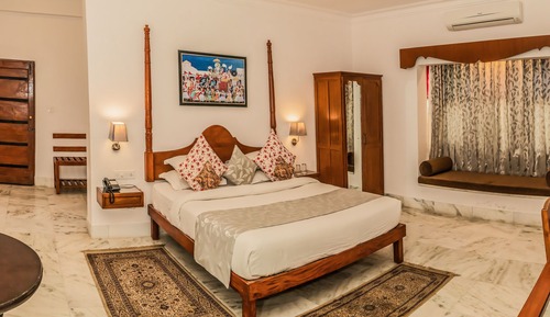 Super Deluxe Lake Facing Room