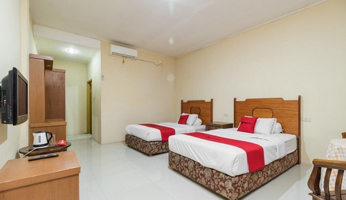 Deluxe Twin Room (RedDoorz)
