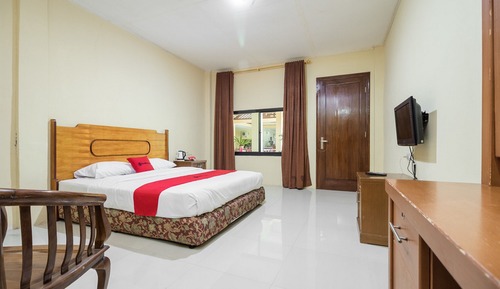 Deluxe Room (RedDoorz)