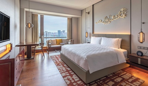 Standard Room, 1 King Bed, Club Lounge Access