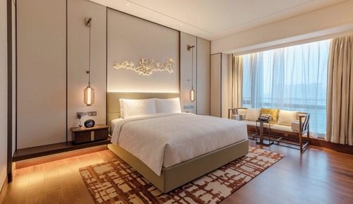 Standard Room, 1 King Bed, Garden View