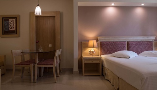 Deluxe Studio, Pool View