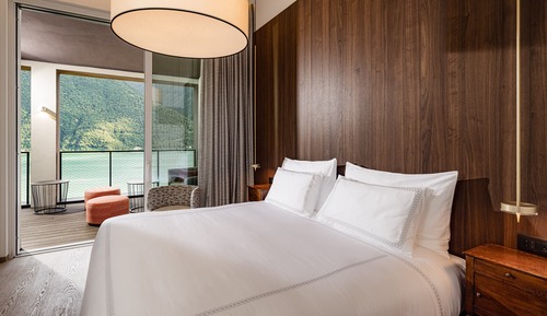 Lake View One Bedroom Loggia Suite