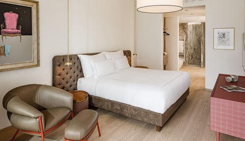 Lake View Loggia Suite