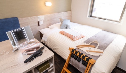 Ladies Room, Women only