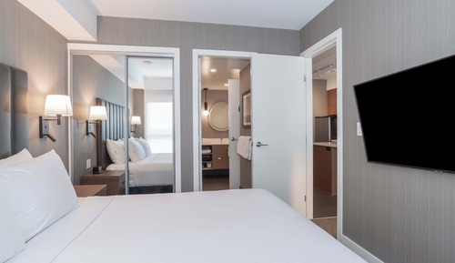 Standard Suite, 1 King Bed, Kitchen