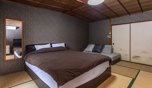 Double Room with shared bathroom (Non Smoking)