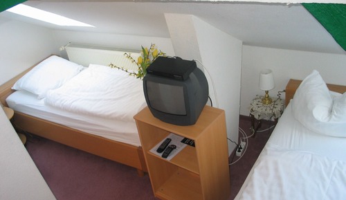 Economy Twin Room, 1 Bedroom, Shared Bathroom