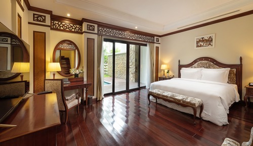 Duplex Villa King Bed - Private Pool - VinWonders Park Access