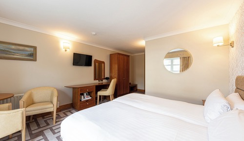 Twin Room with Street View