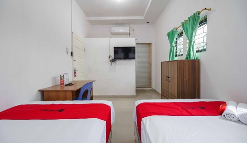 Twin Room (Reddoorz)