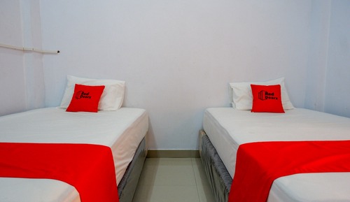 Twin Room (Reddoorz)