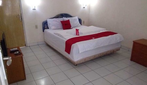 Deluxe Room (Reddoorz)