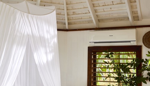 Room, 1 King Bed (Lagoon Hut)