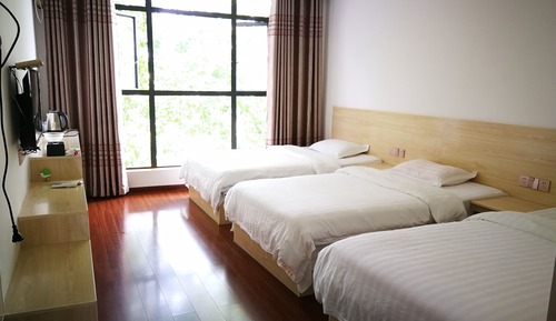 Design Triple Room with Lake View