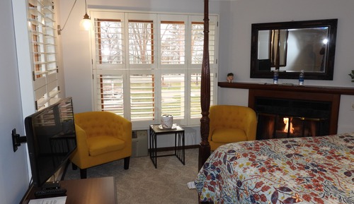 Deluxe Room, 1 King Bed, Fireplace