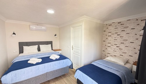 Standard Triple Room, Partial Sea View