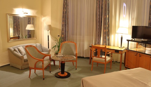 Basic Triple Room, City View