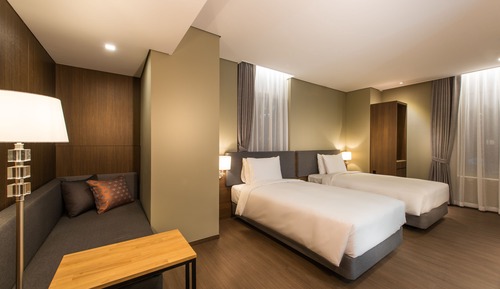 Deluxe Twin Room (Bigger than most in Seoul)