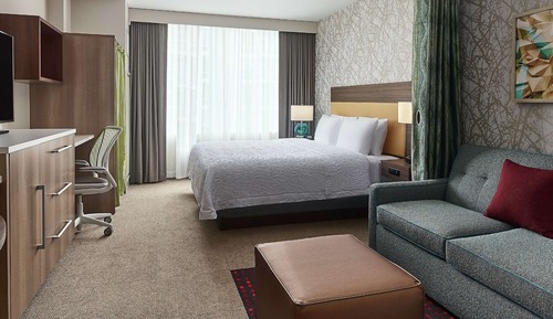 Premium Studio, 1 King Bed, Accessible, Bathtub