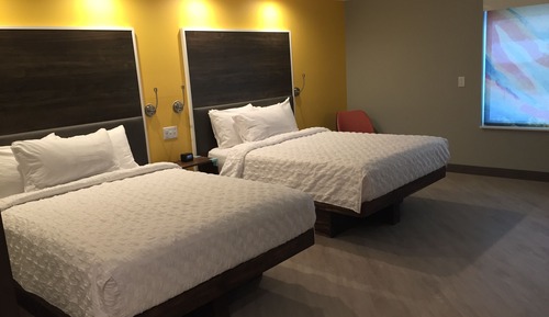 Room, 2 Queen Beds, Accessible, Bathtub