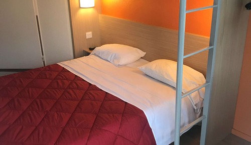 Standard Room, Multiple Beds (1 Double and 1 Single bed)